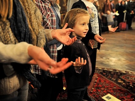 Notre-Pere-cours-messe-Paris-Corinne-Simon-Ciric_0_445_334